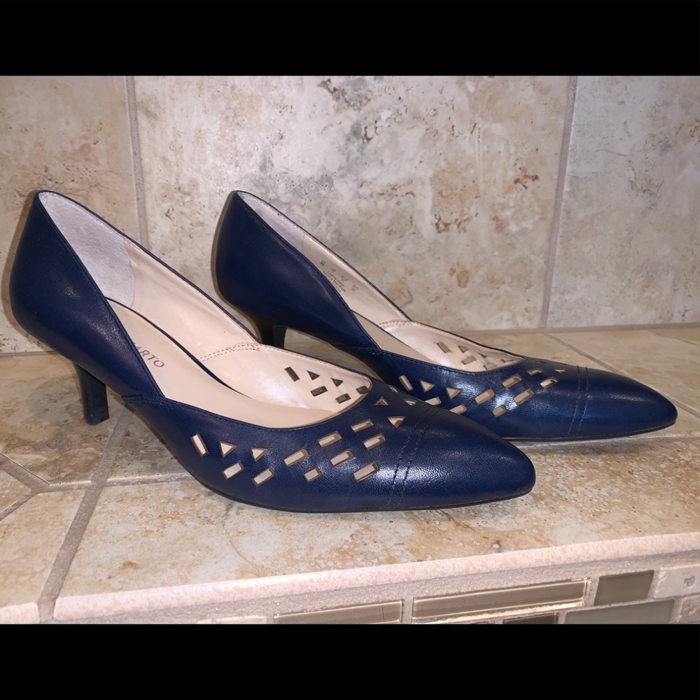 NWT - Franco Sarto Navy Pumps 9M